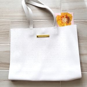 White Tote Vince Camuto shoulder strapes